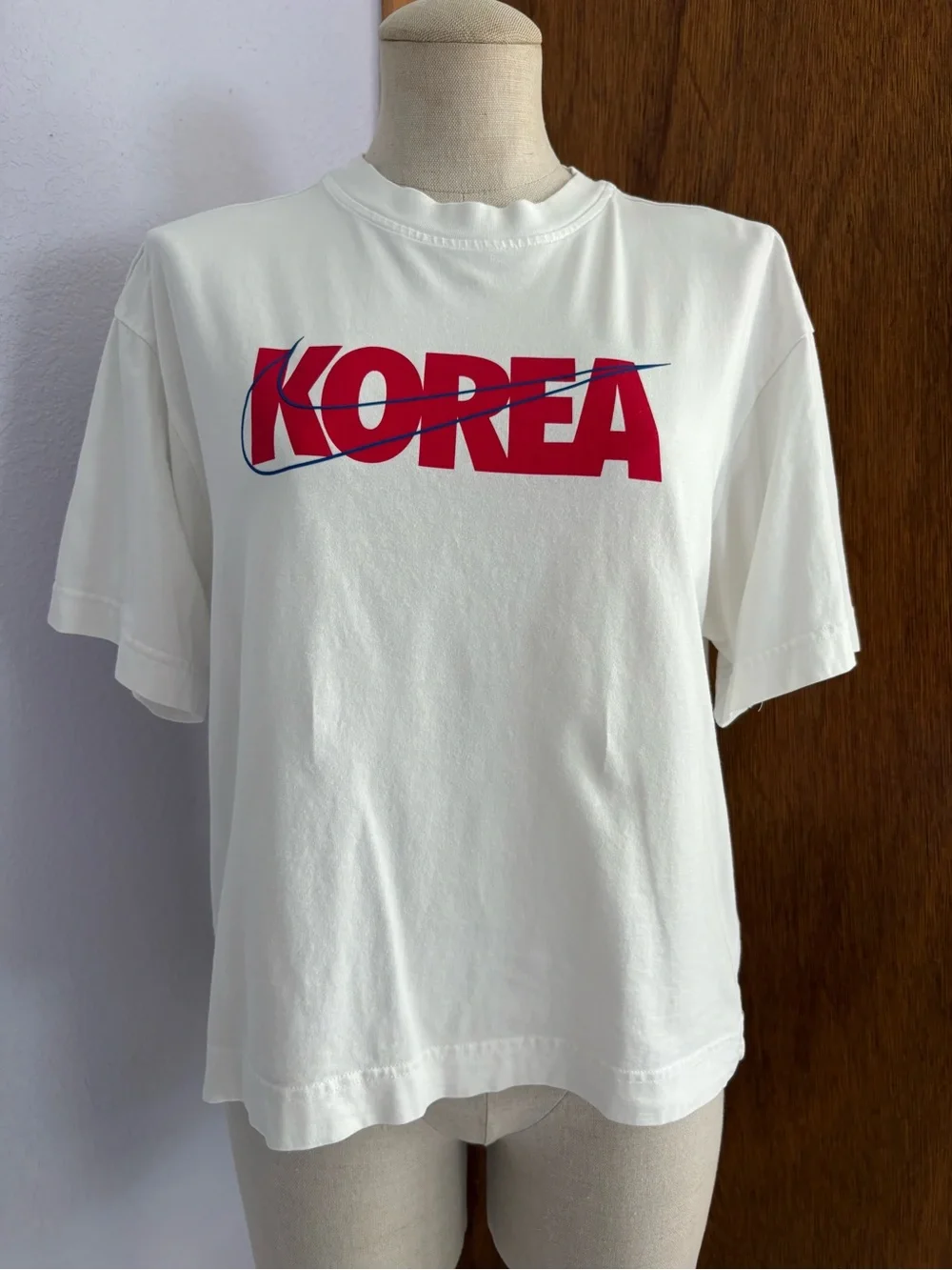 NIKE KOREA sz S White Tshirt Short Sleeve Swoosh